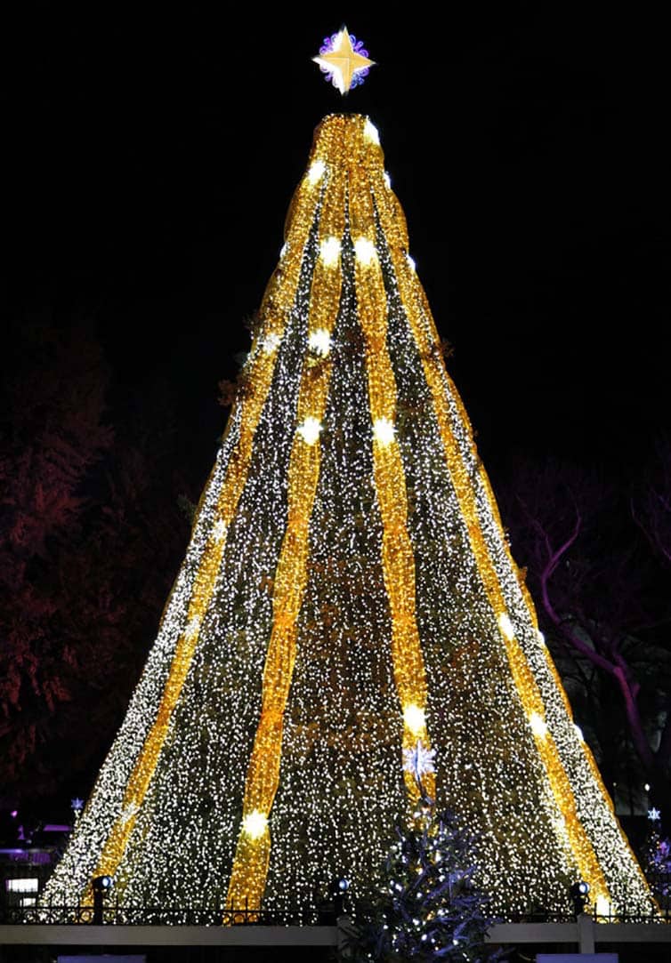 Creative Christmas Tree 2015 - Washington DC - 2 - USA